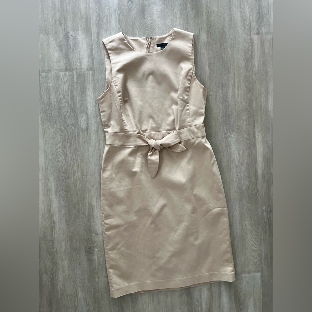 Ann Taylor dress size 4 fully lined
